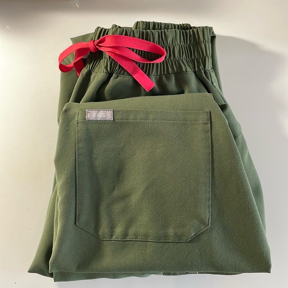 FIGS Dark Olive Scrub Set (M) - DISCONTINUED Atlanta Jogger (S) + Catarina Top
